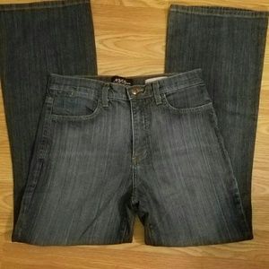 NYDJ SZ 8P Distressed. FIVE POCKET with zipper